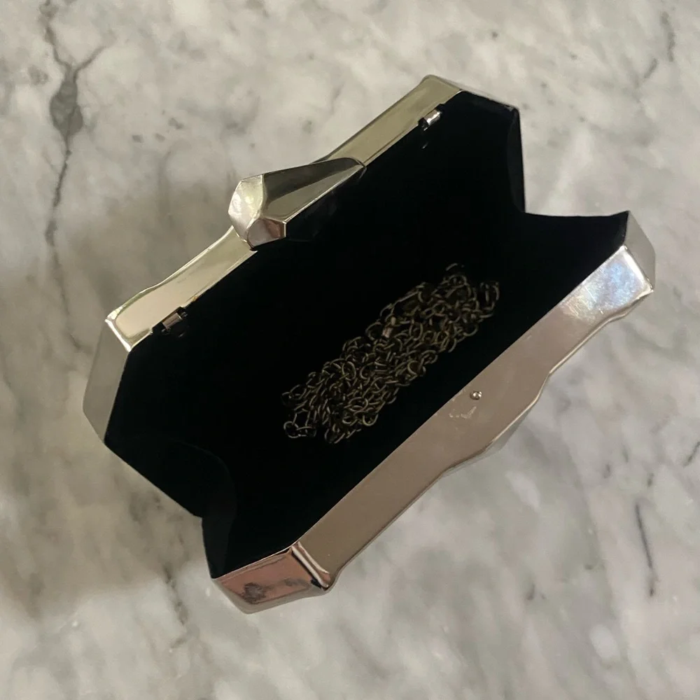 Clutch Bag in Shiny Silver for Cocktail Party, Metallic Clutch Purse - Picture 5 of 17